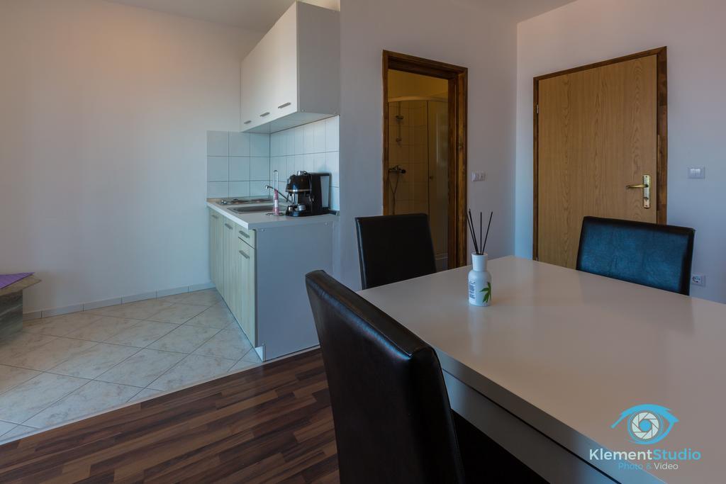 Apartments Villa Lili Crikvenica Exterior foto